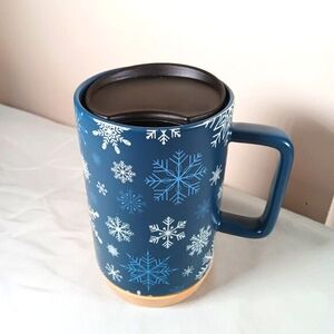 NWOT Sully Snowflake Graphic Travel Mug 20 Oz Wooden Bottom Ceramic Cup